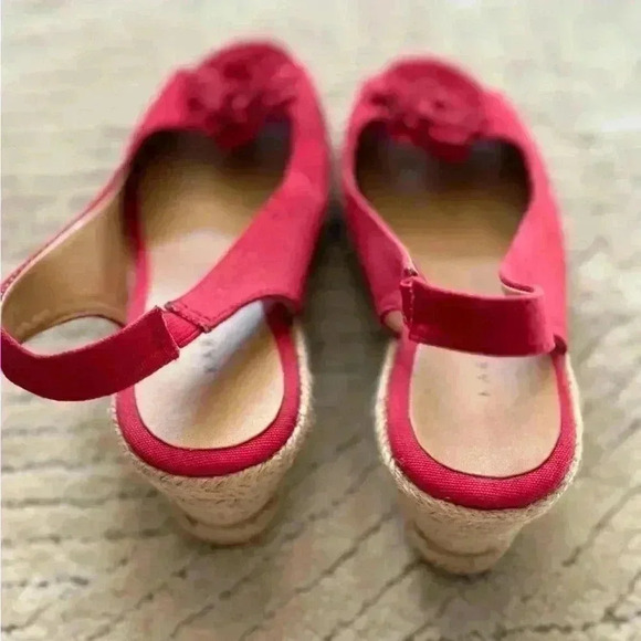 Karen Scott red sandals. Size 8 - Picture 7 of 7